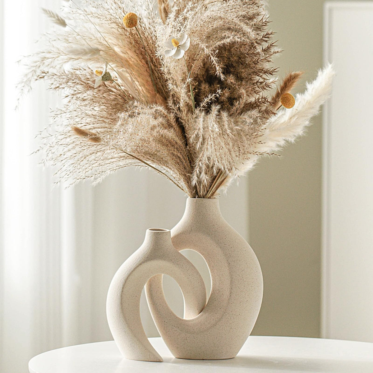 Lvases Cream White Hollow Ceramic Vase Set of 2 for Modern Book Shelf Decor, Nordic Boho Aesthetic Vase, Decorative Pampas Grass Vases for Home Dining Console Console Entry Table