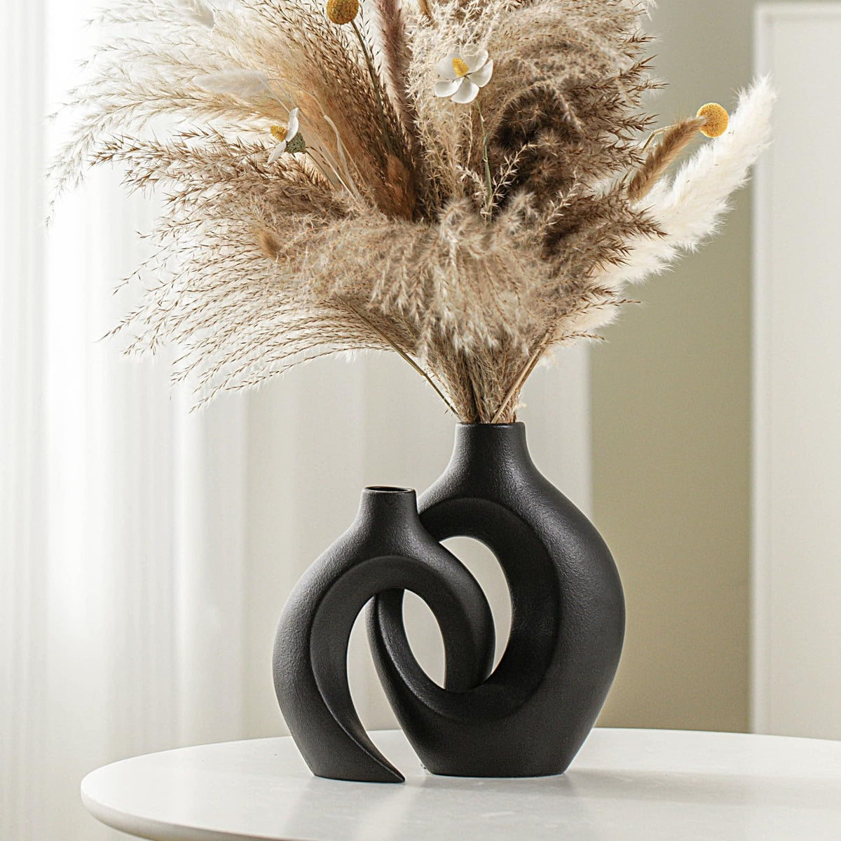 Lvases Cream White Hollow Ceramic Vase Set of 2 for Modern Book Shelf Decor, Nordic Boho Aesthetic Vase, Decorative Pampas Grass Vases for Home Dining Console Console Entry Table
