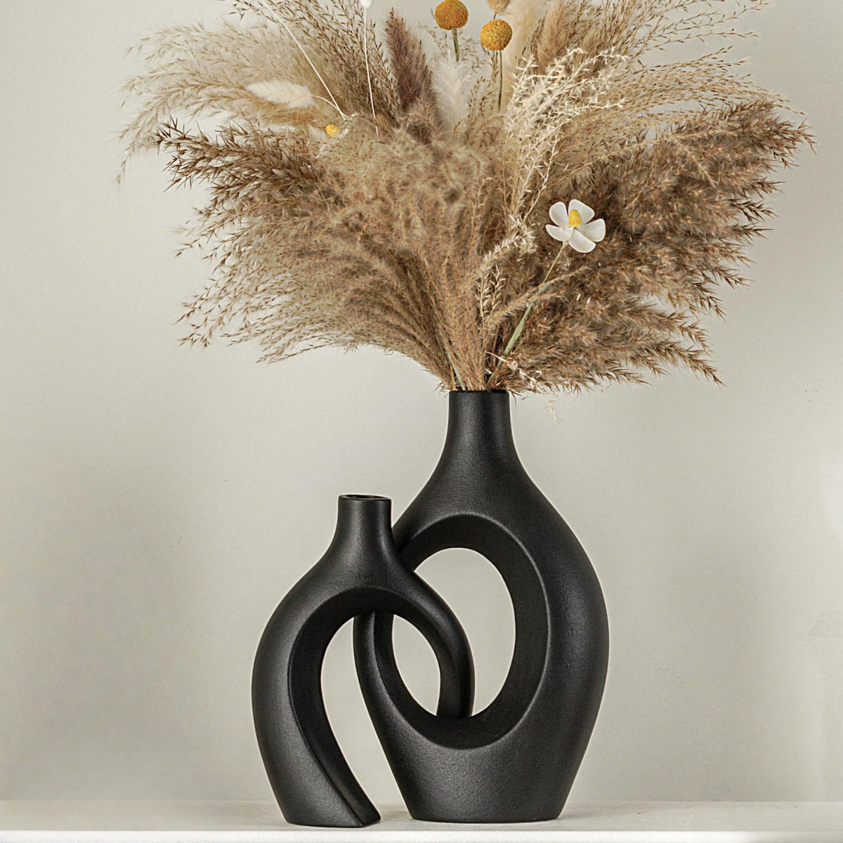Lvases Cream White Hollow Ceramic Vase Set of 2 for Modern Book Shelf Decor, Nordic Boho Aesthetic Vase, Decorative Pampas Grass Vases for Home Dining Console Console Entry Table